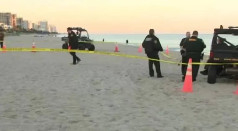 Testigos trataron de rescatar a los nenes atrapados por la arena en Miami