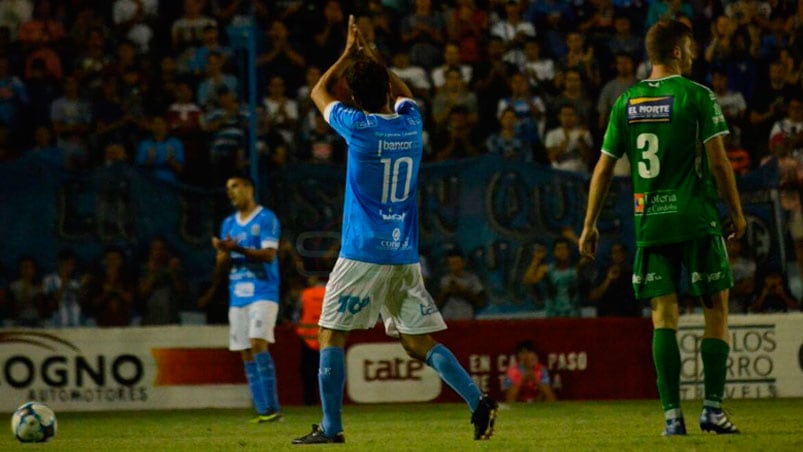 10 mil hinchas ovacionaron de pie al hijo pródigo de Río Cuarto.