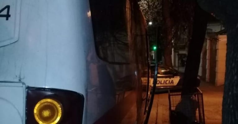19 detenidos por una fiesta clandestina en Alta Gracia: secuestraron hasta un mini bus