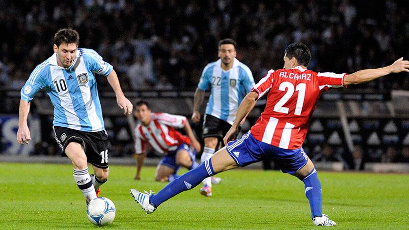 Messi ante Paraguay en el Kempes en 2012. Foto: Archivo Día a Día.