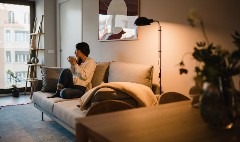 3 formas de calentar tu casa sin prender los calefactores ante los primeros fríos