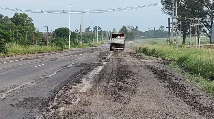 Camionero murió aplastado por el acoplado mientras revisaba una falla en plena ruta