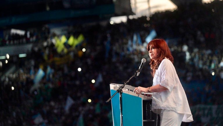 60 mil militantes acompañaron a la vicepresidenta en La Plata. 