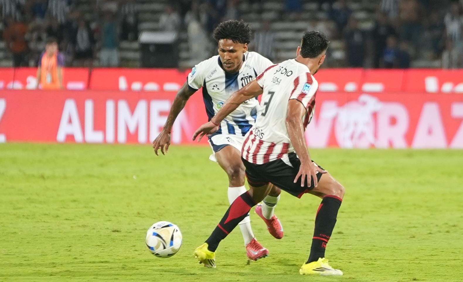 El último cruce fue con victoria albiazul.