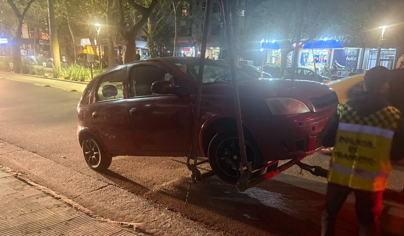 Escapó de un control con un inspector en el capot en pleno Nueva Córdoba y terminó preso