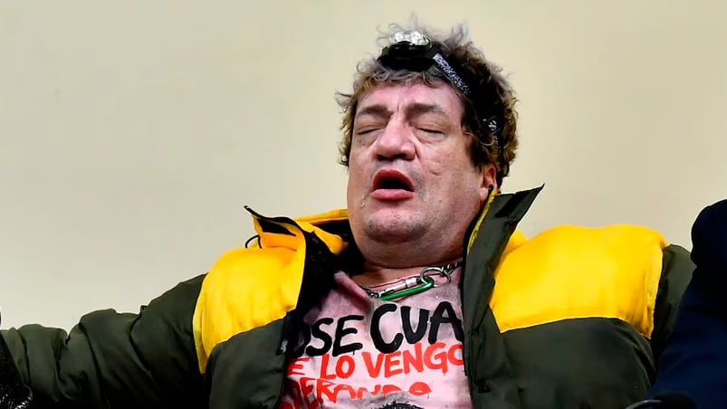 Pity Álvarez a los ronquidos en medio del juicio. Foto: RS fotos.