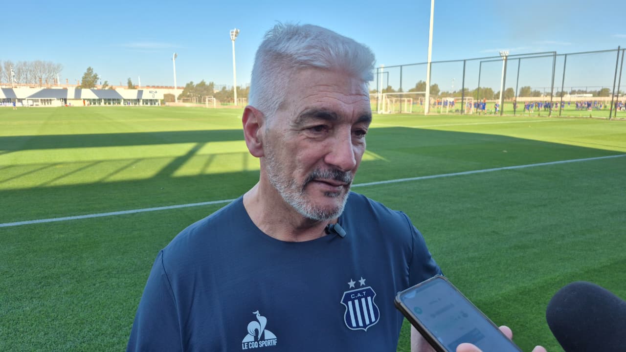 De Felippe dirigió su primera práctica en Talleres. (Foto: Agustín Burgi/El Doce)