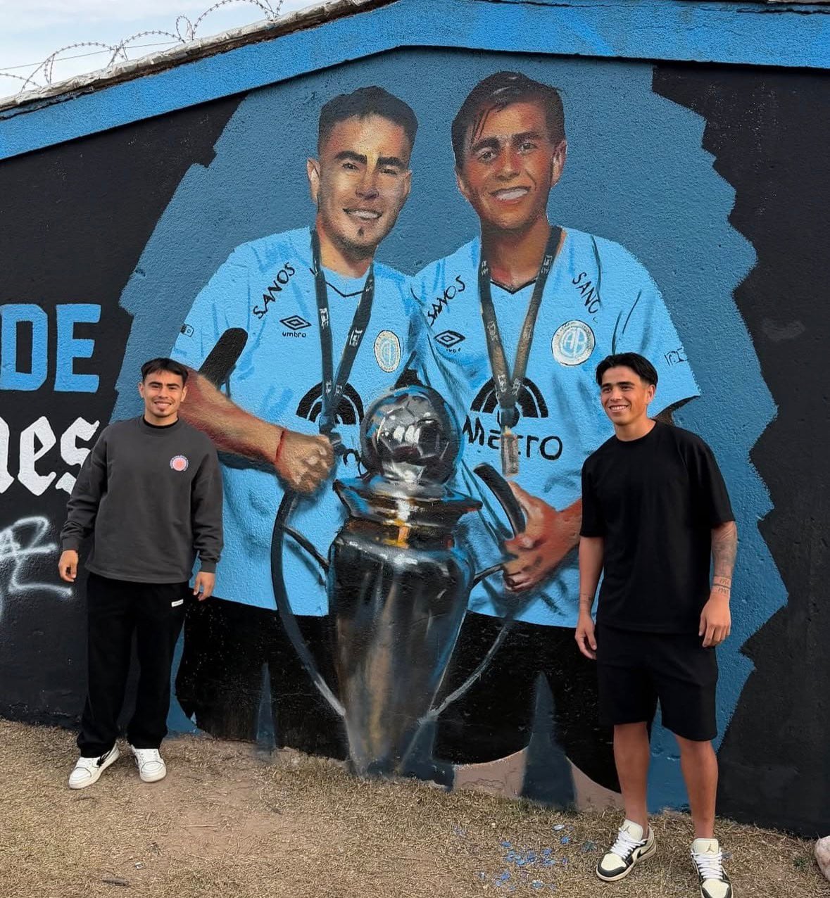 El mural que le hicieron los vecinos de barrio Residencial Oeste a los Zelarayán.