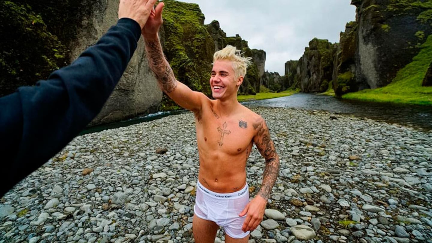 Justin Bieber se paseó totalmente desnudo por la playa | ElDoce