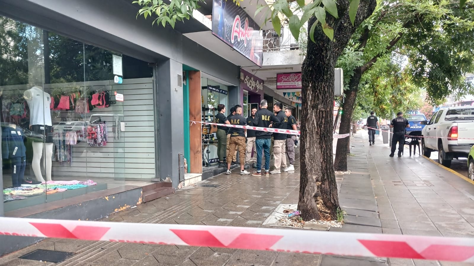 Operativo en el comercio del detenido en La Falda. Foto: La Estafeta Online.