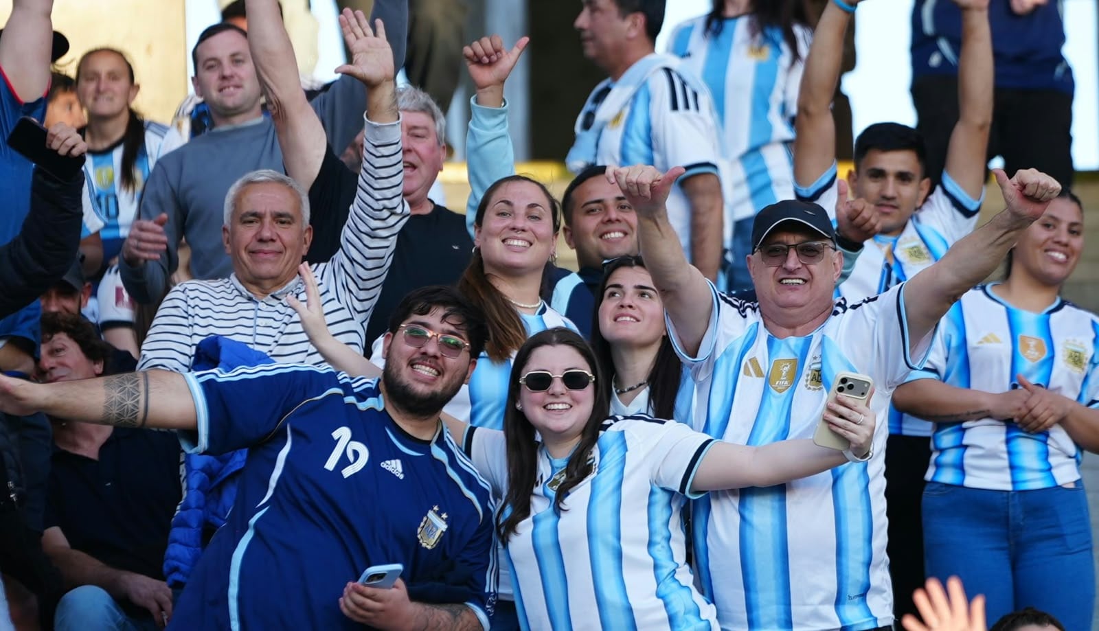 Los hinchas en el Kempes para alentar a la Selección. (Foto: Lucio Casalla/El Doce)
