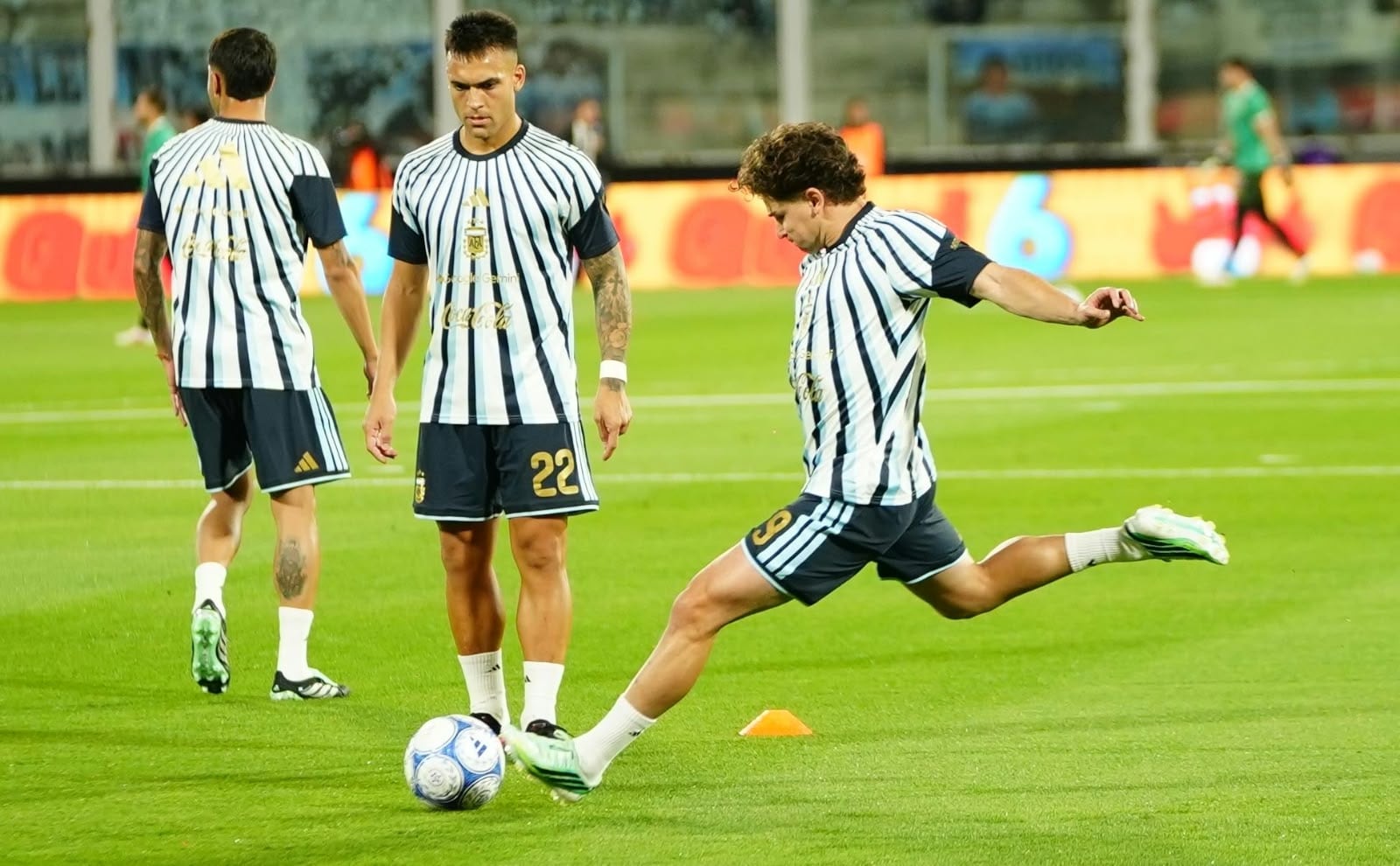 Movimientos precompetitivos en el Kempes. (Foto: Lucio Casalla/El Doce)