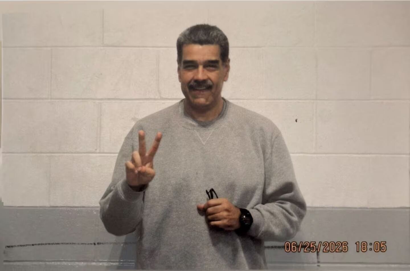 Las fotos que publicó Maduro desde la cárcel.