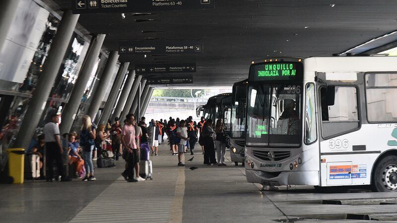 Rigen asambleas en interurbanos y hay restricciones en el servicio en Córdoba