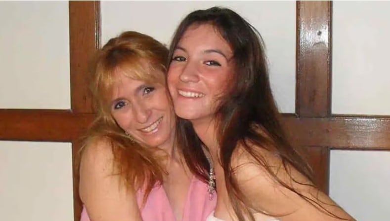 Jimena Adúriz, la mamá, junto a Ángeles Rawson. Imagen: gentileza TN.