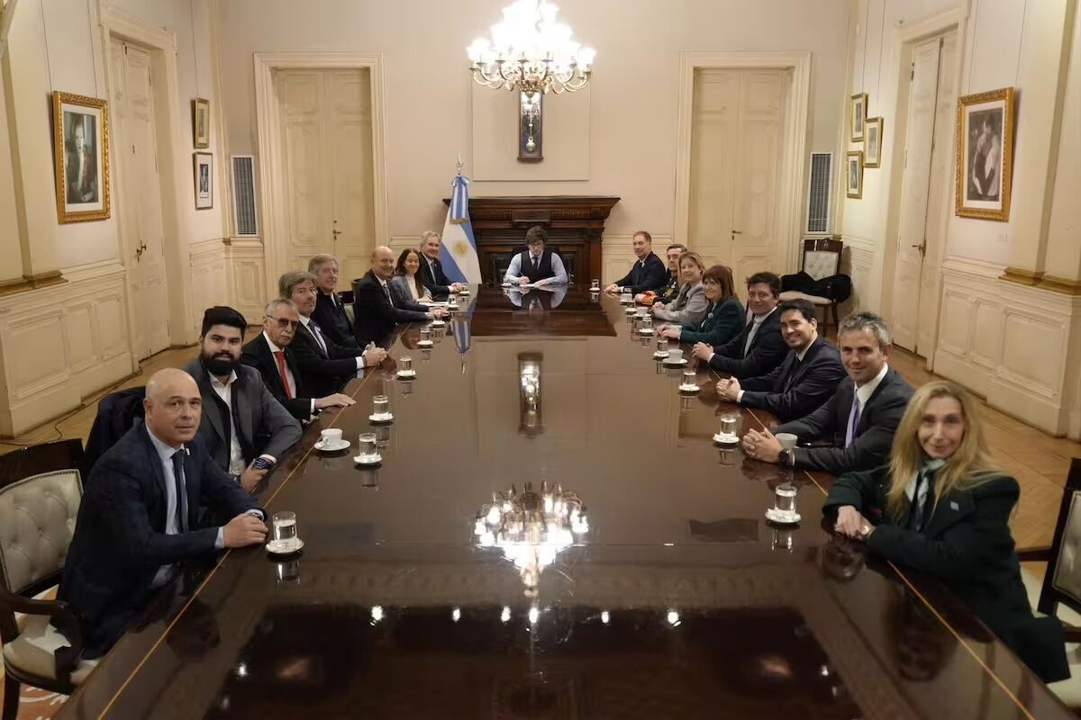 Milei reunió a su Gabinete tras 23 días y marcó la agenda: economía, morosidad y elecciones
