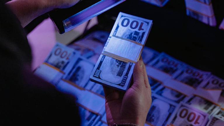 A cuánto debutó el dólar en el nuevo régimen de bandas cambiarias