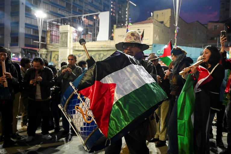 A demonstrator beats a drum draped with a Palestinian flag during a pro-Palestinian protest in solidarity with Palestinians in Gaza and against the Israeli interception of the Global Sumud Flotilla vessels en route to Gaza to break Israel's naval blockade, on the day of the two-year anniversary of the deadly October 7, 2023 attack on Israel by Hamas from Gaza, in La Paz, Bolivia, October 7, 2025. REUTERS/Claudia Morales