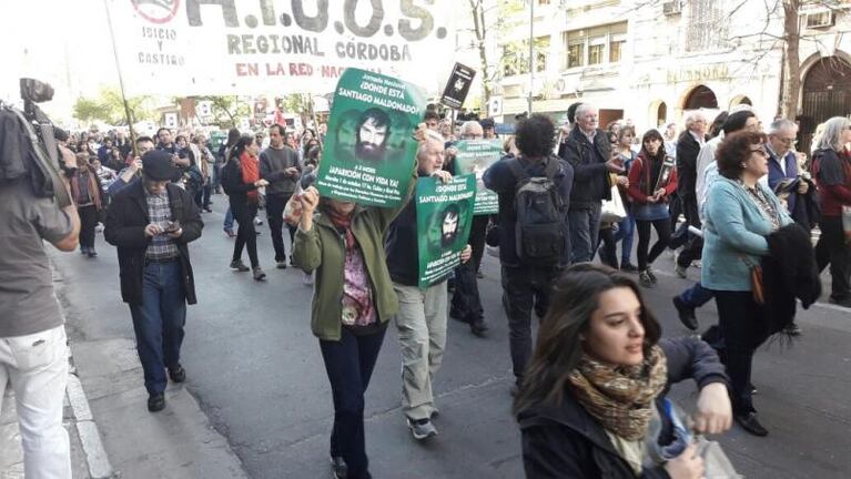 A dos meses de su desaparición, el país pide por Santiago