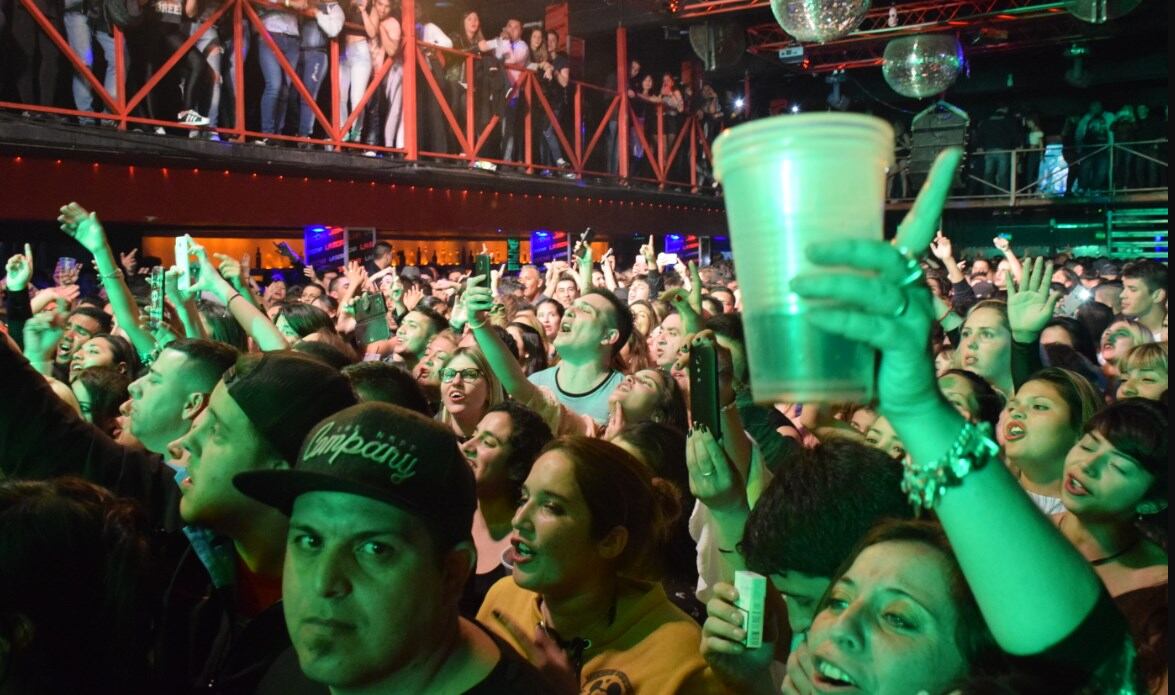 A falta de baile, los fans acompañaron al cuarteto en YouTube.