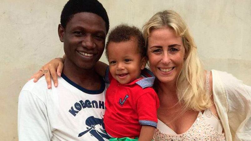A Hope se lo ve sonriente, a dos meses de haber sido encontrado abandonado en la calle, en Nigeria.  