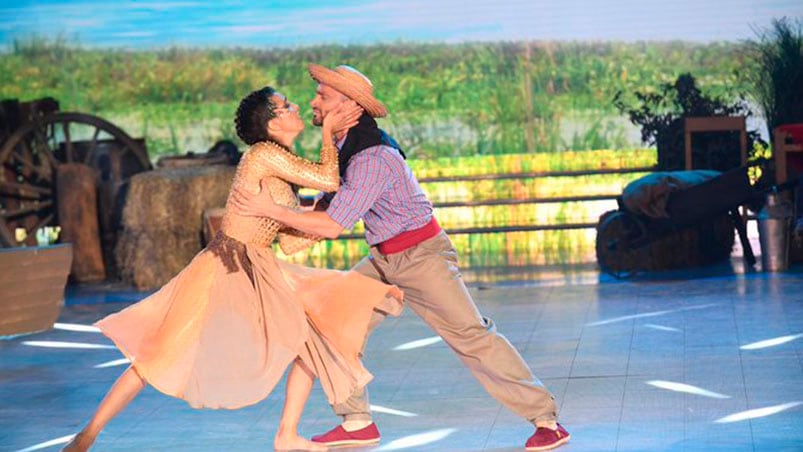 A la pareja no le fue nada bien en el baile del folklore.