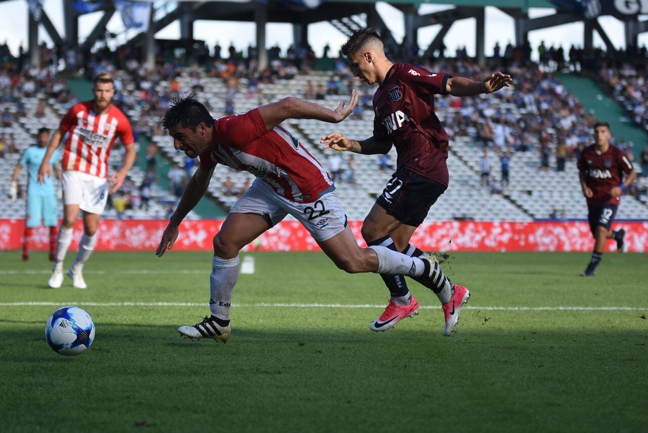 A la T no le salió una en un partido que se demoró por la lluvia. Foto: Lucio Casalla / ElDoce.tv