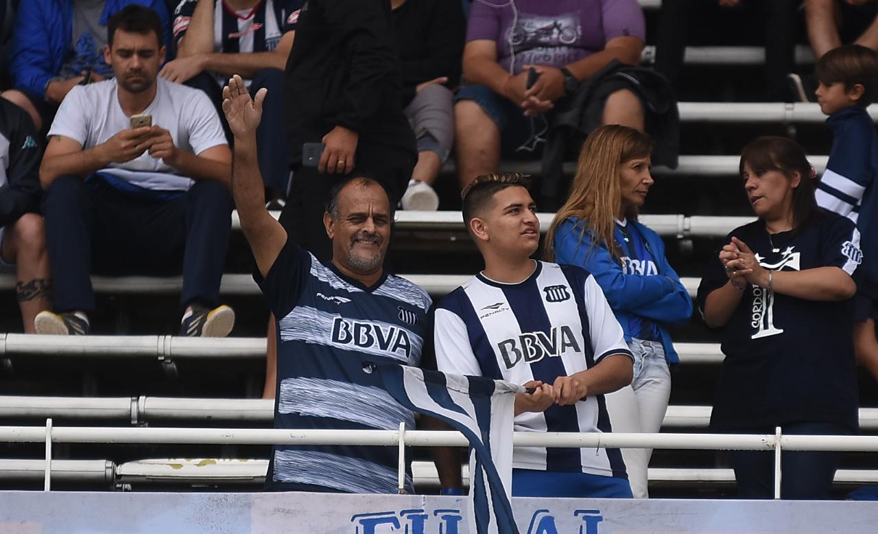 A la T no le salió una en un partido que se demoró por la lluvia. Foto: Lucio Casalla / ElDoce.tv