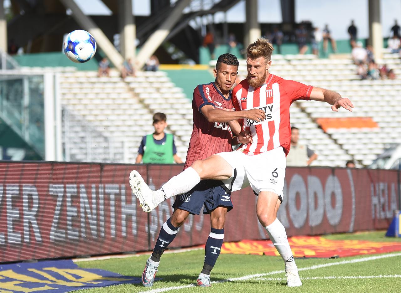 A la T no le salió una en un partido que se demoró por la lluvia. Foto: Lucio Casalla / ElDoce.tv