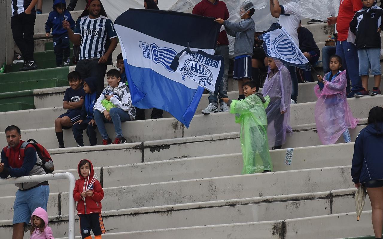 A la T no le salió una en un partido que se demoró por la lluvia. Foto: Lucio Casalla / ElDoce.tv