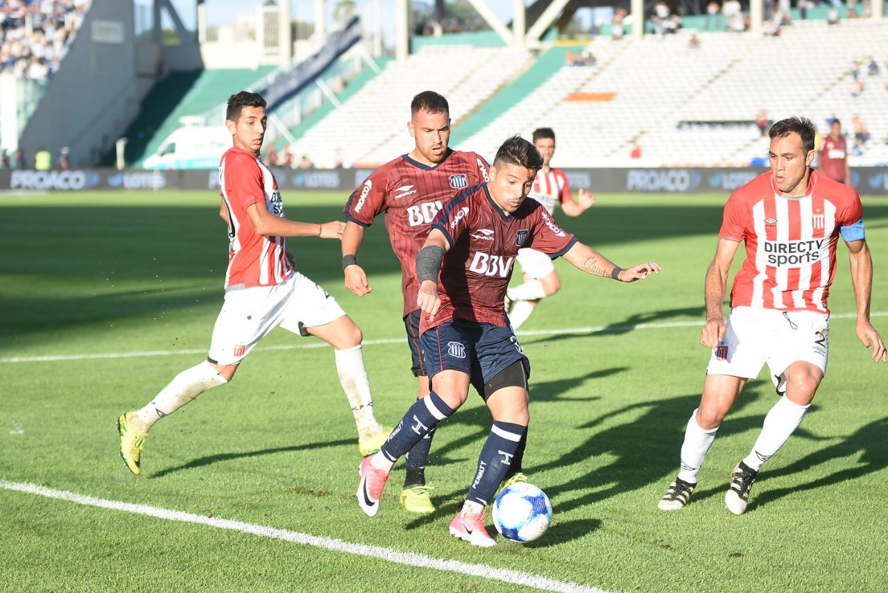 A la T no le salió una en un partido que se demoró por la lluvia. Foto: Lucio Casalla / ElDoce.tv