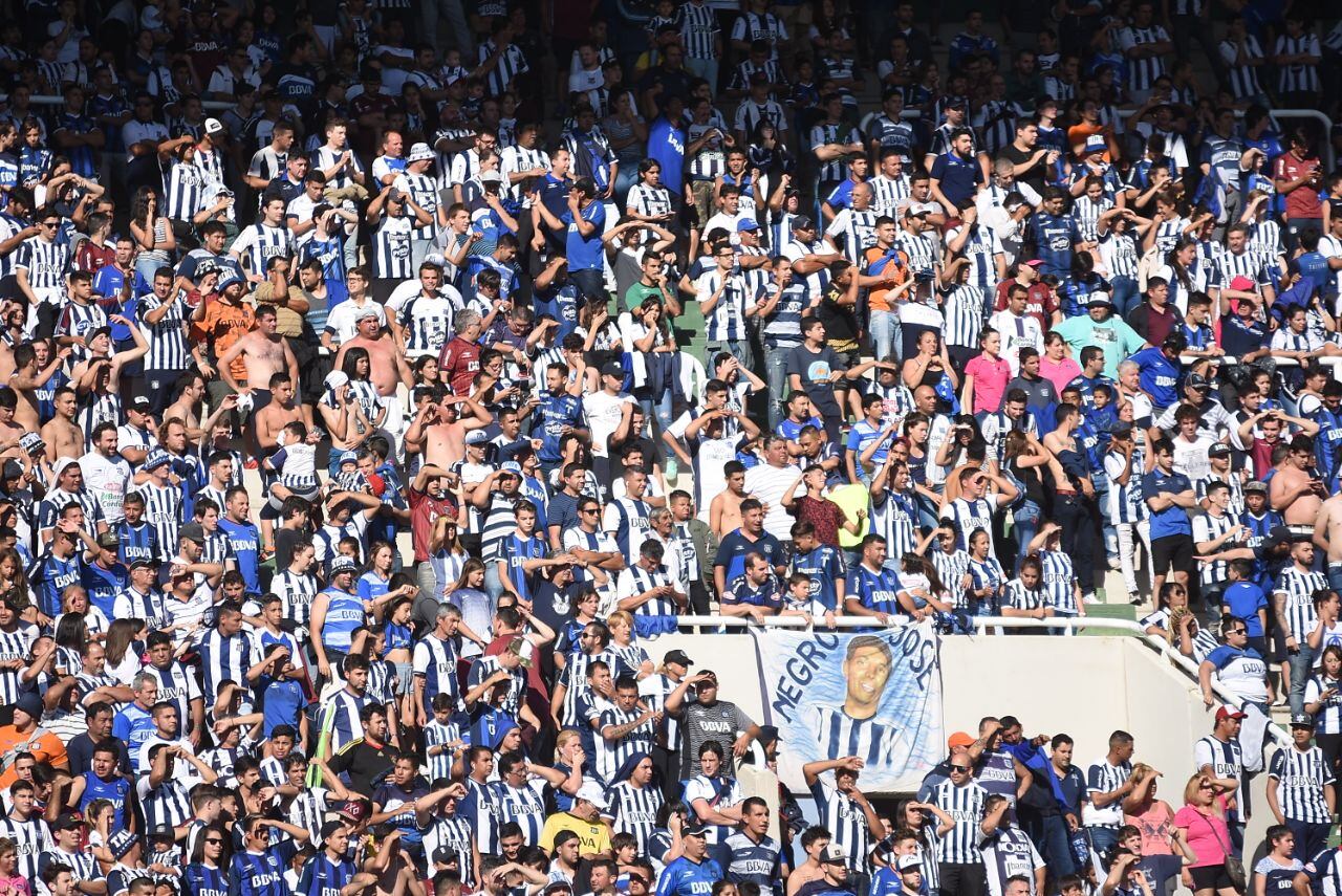 A la T no le salió una en un partido que se demoró por la lluvia. Foto: Lucio Casalla / ElDoce.tv