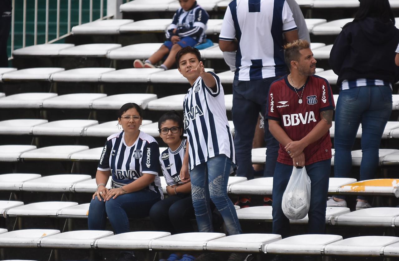 A la T no le salió una en un partido que se demoró por la lluvia. Foto: Lucio Casalla / ElDoce.tv