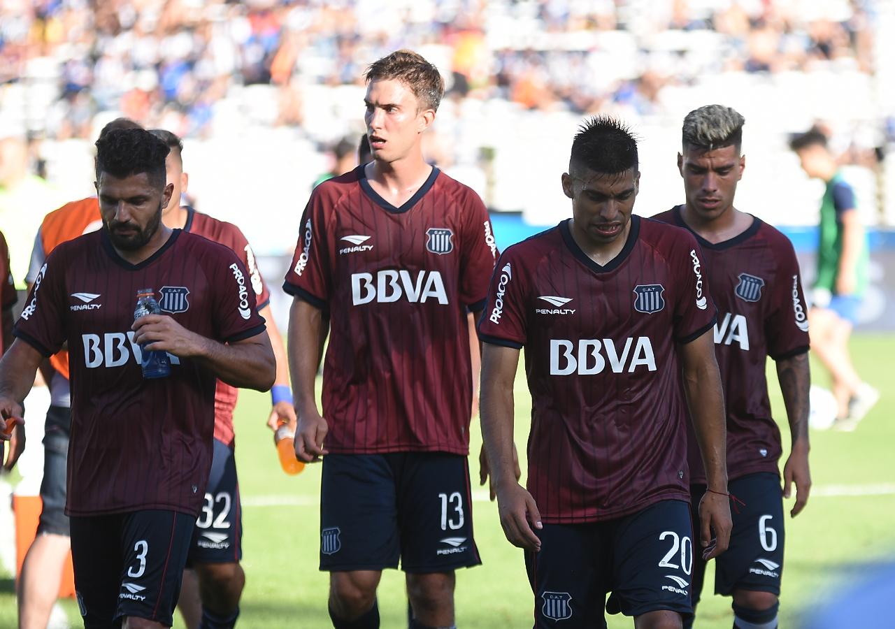 A la T no le salió una en un partido que se demoró por la lluvia. Foto: Lucio Casalla / ElDoce.tv