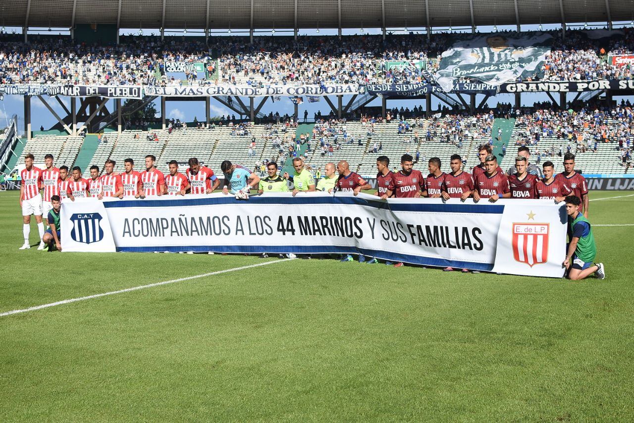 A la T no le salió una en un partido que se demoró por la lluvia. Foto: Lucio Casalla / ElDoce.tv