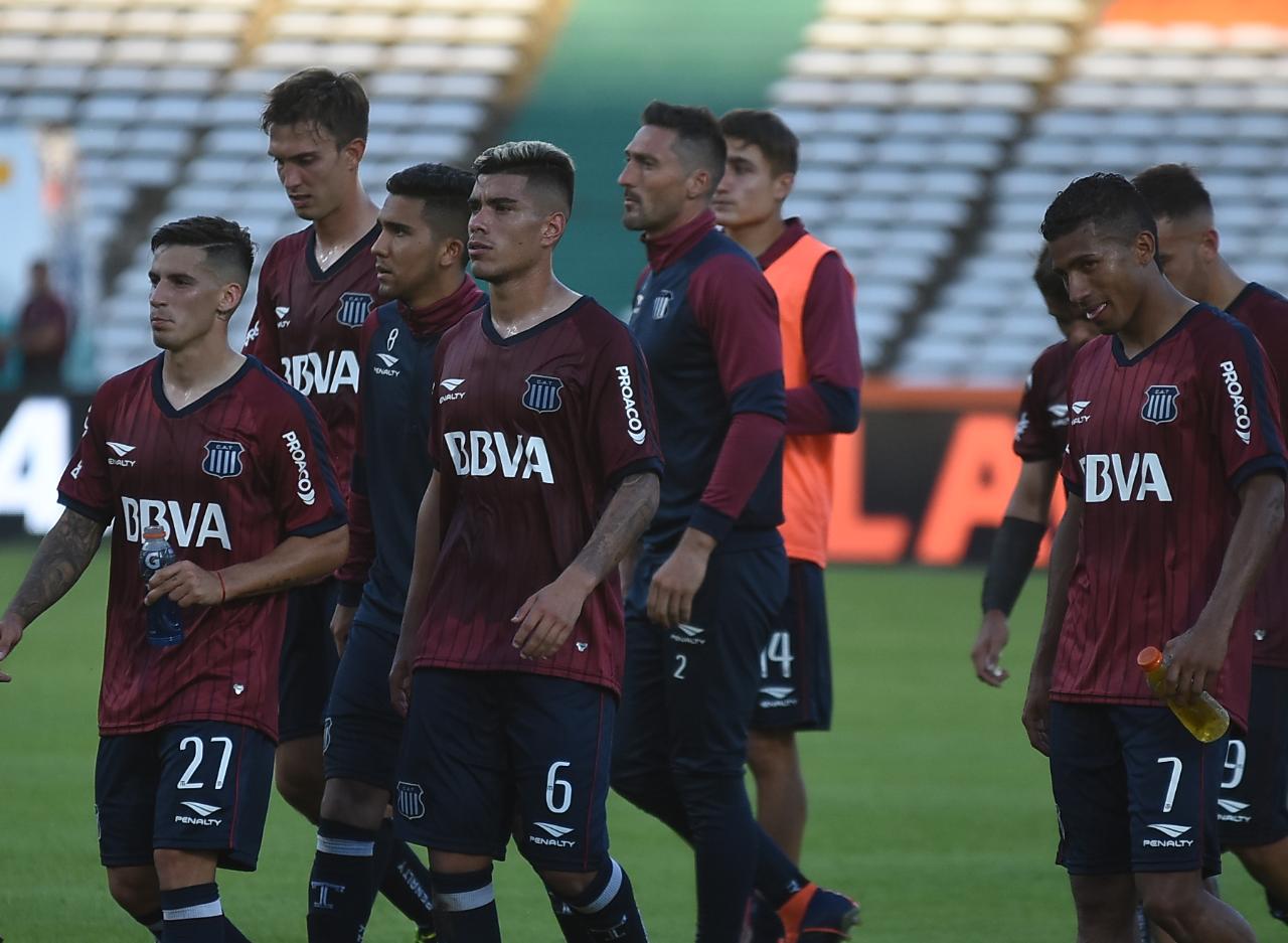 A la T no le salió una en un partido que se demoró por la lluvia. Foto: Lucio Casalla / ElDoce.tv