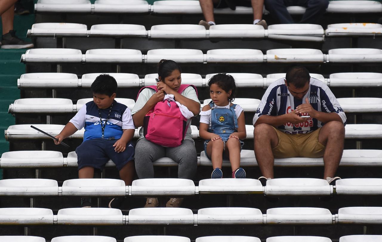 A la T no le salió una en un partido que se demoró por la lluvia. Foto: Lucio Casalla / ElDoce.tv