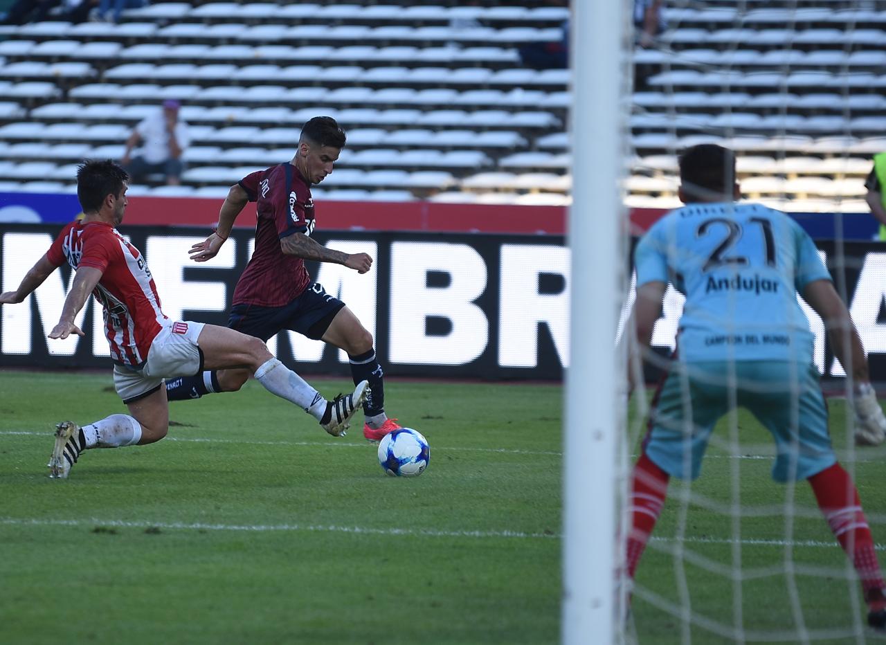 A la T no le salió una en un partido que se demoró por la lluvia. Foto: Lucio Casalla / ElDoce.tv