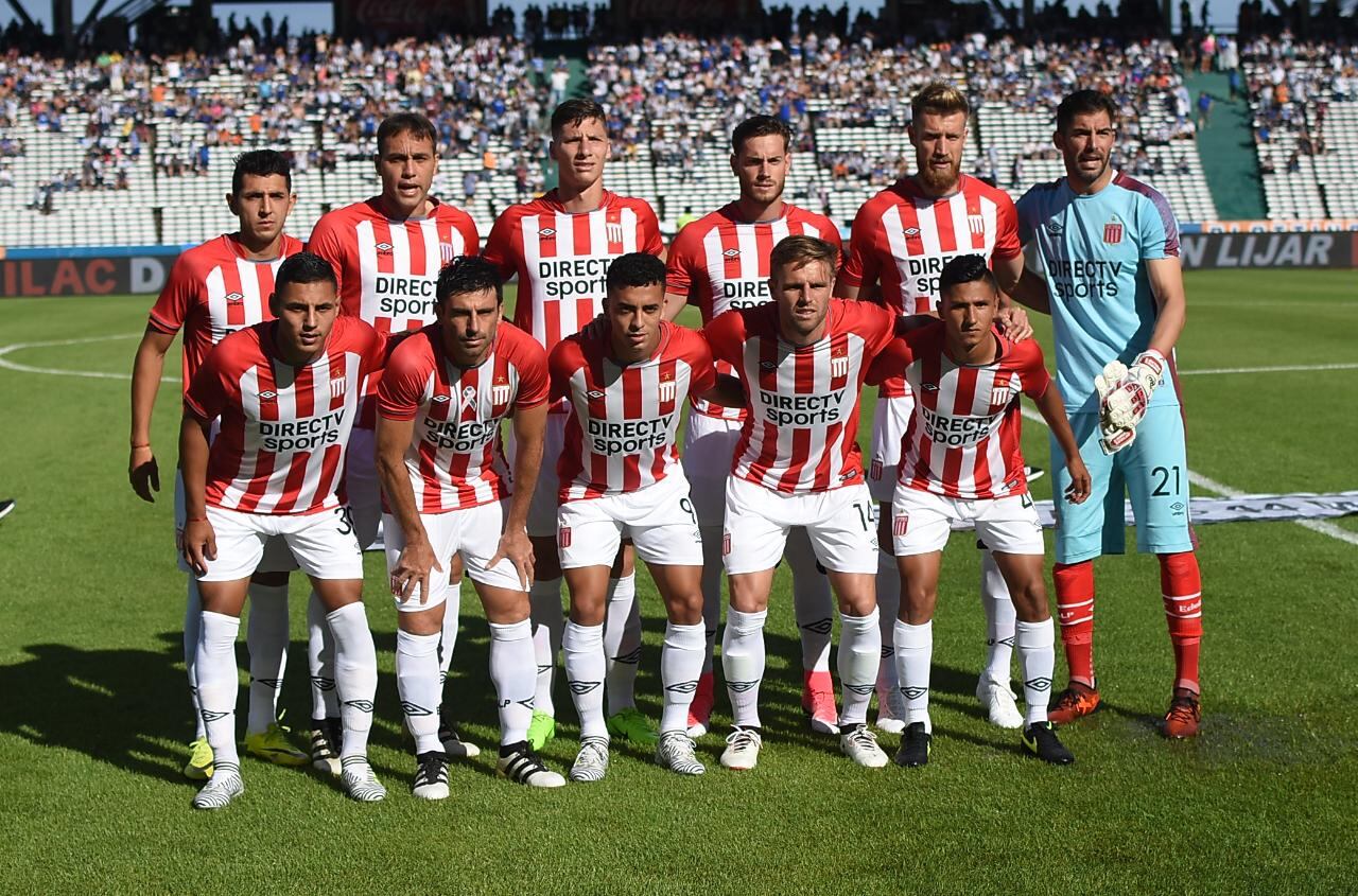 A la T no le salió una en un partido que se demoró por la lluvia. Foto: Lucio Casalla / ElDoce.tv