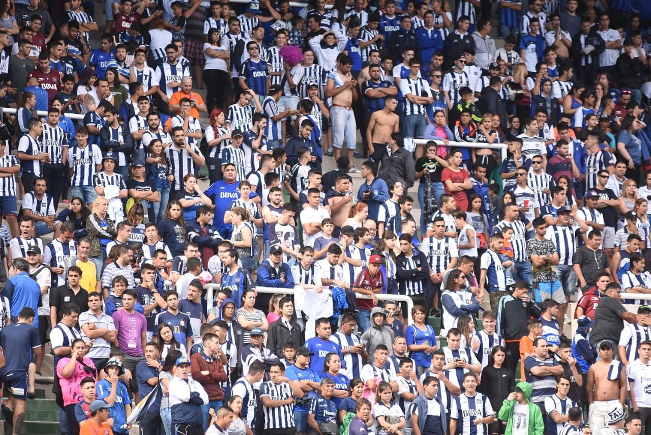 A la T no le salió una en un partido que se demoró por la lluvia. Foto: Lucio Casalla / ElDoce.tv