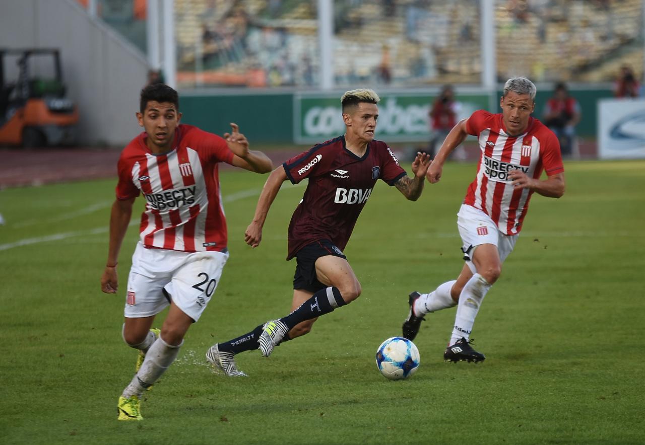 A la T no le salió una en un partido que se demoró por la lluvia. Foto: Lucio Casalla / ElDoce.tv