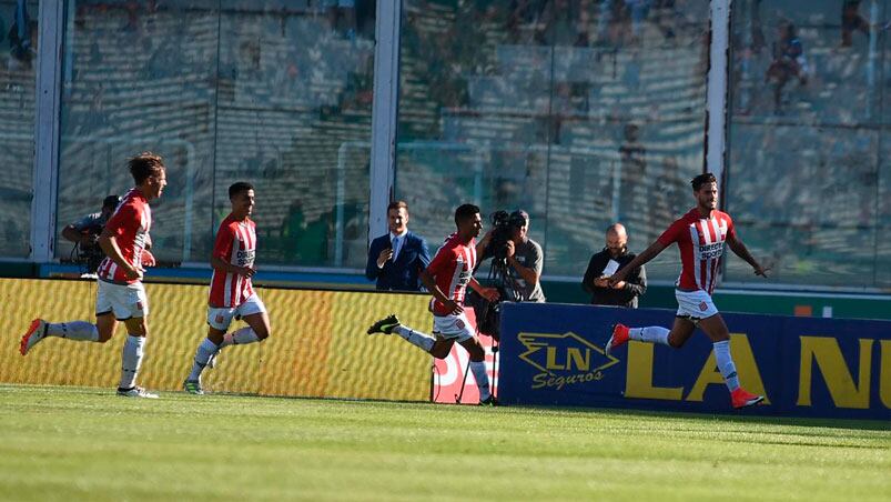 A la T no le salió una en un partido que se demoró por la lluvia. Foto: Lucio Casalla / ElDoce.tv