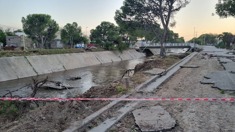 A la vera del arroyo Maldonado, en donde empezó el desastre en Bahía Blanca.