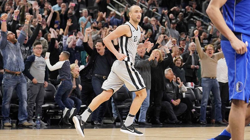 A los 40, Manu sigue haciendo feliz a los hinchas de San Antonio Spurs.