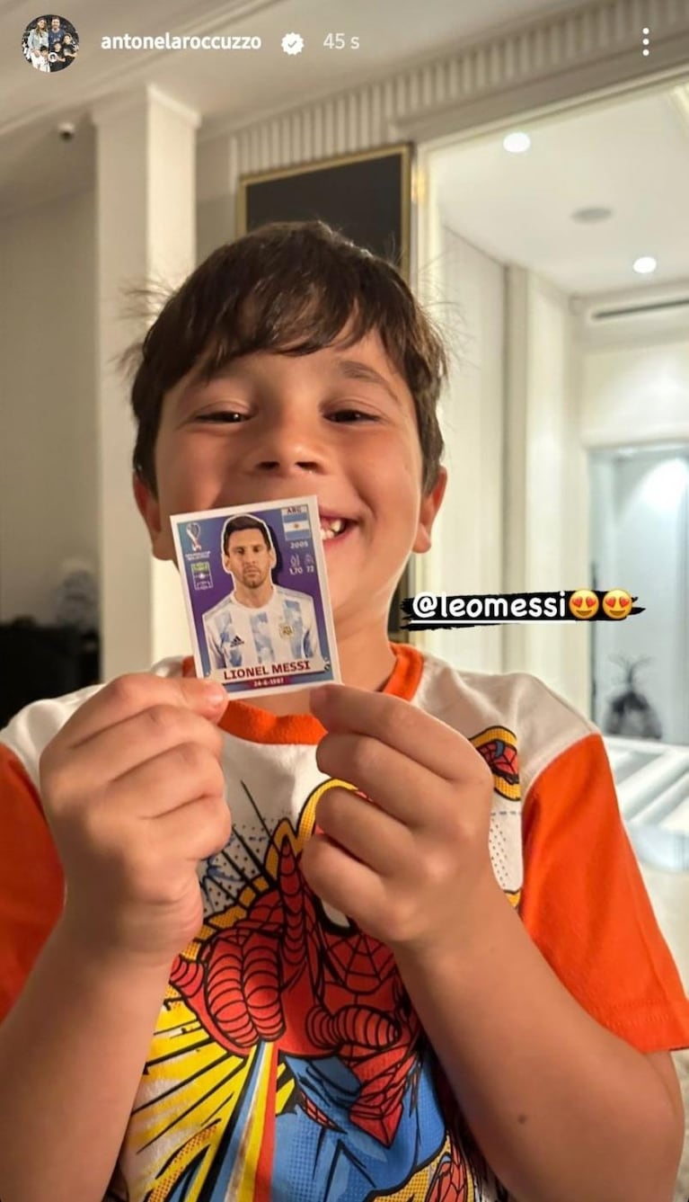 A Mateo Messi le salió la figurita de su papá y Antonela Roccuzzo mostró la reacción