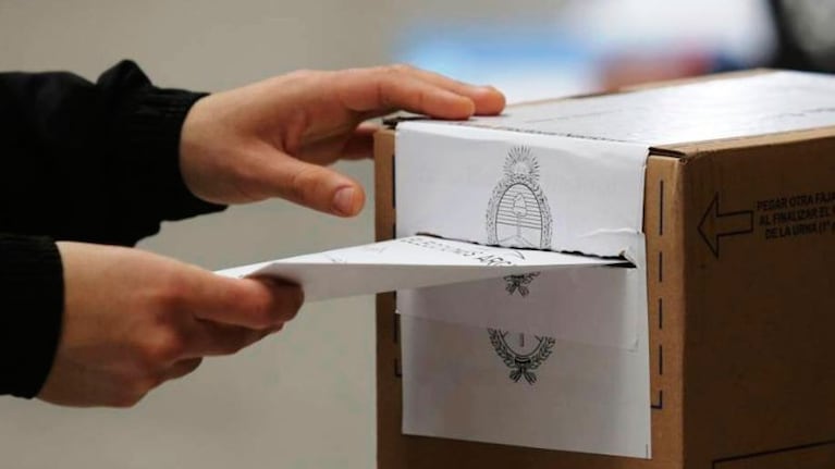 A menos de dos meses de la votación, arden las campañas.