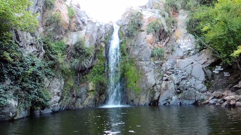 A minutos de Córdoba: el pueblo con cascada de ensueño, mirador escondido y misterios artísticos