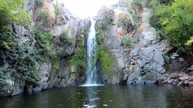A minutos de Córdoba: el pueblo con cascada de ensueño, mirador escondido y misterios artísticos