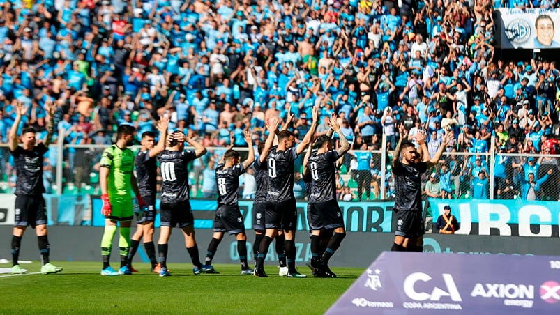 A pesar de la eliminación, el equipo se fue aplaudido por la gente. Foto: Prensa Belgrano.