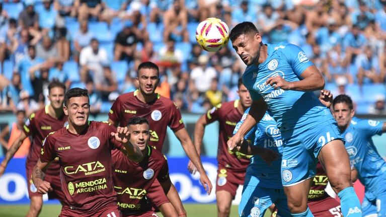 A pesar del descenso, los piratas colmaron el estadio y alentaron sin parar. Foto: Lucio Casalla / ElDoce.tv